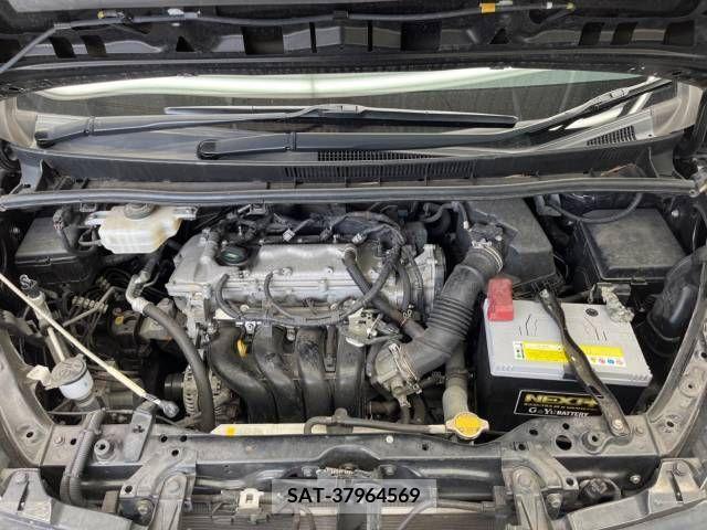 Toyota VOXY 2015-04 331797-19