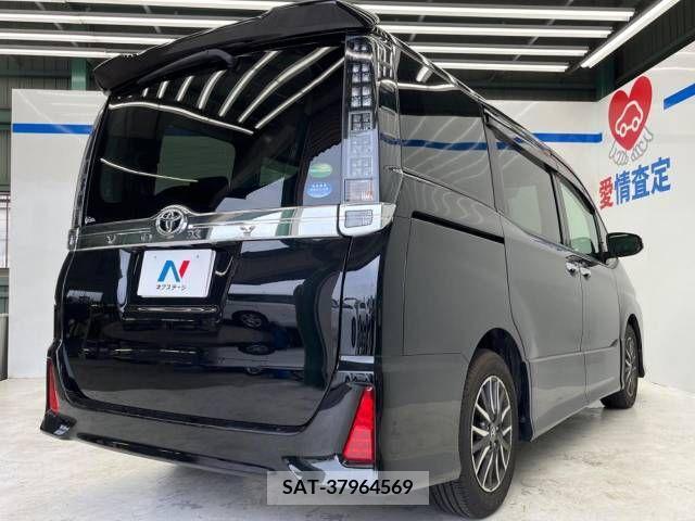 Toyota VOXY 2015-04 331797-18