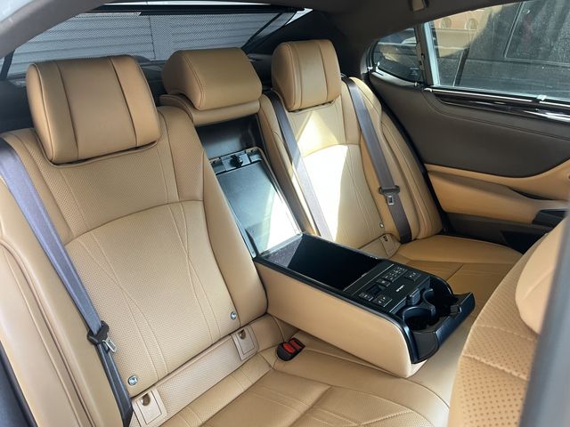 Lexus ES 2018-12 185241-14