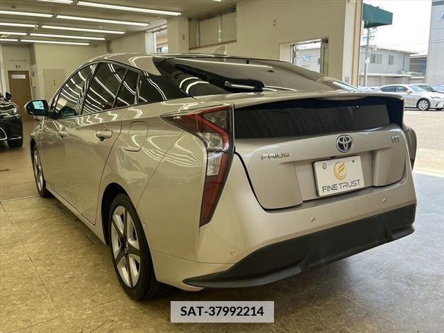 Toyota PRIUS 2016-09 344767-20