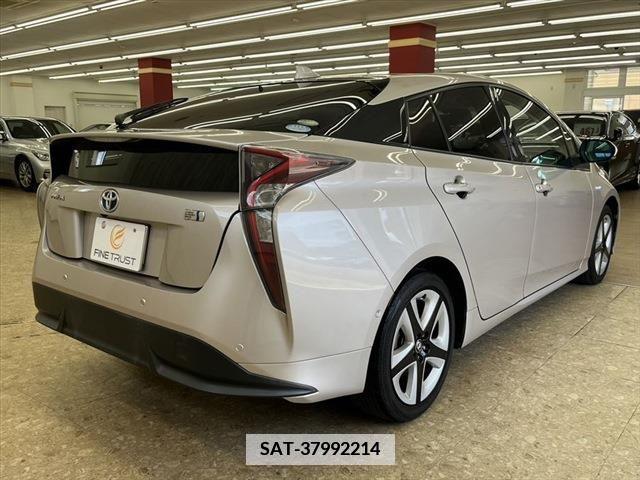 Toyota PRIUS 2016-09 344767-19