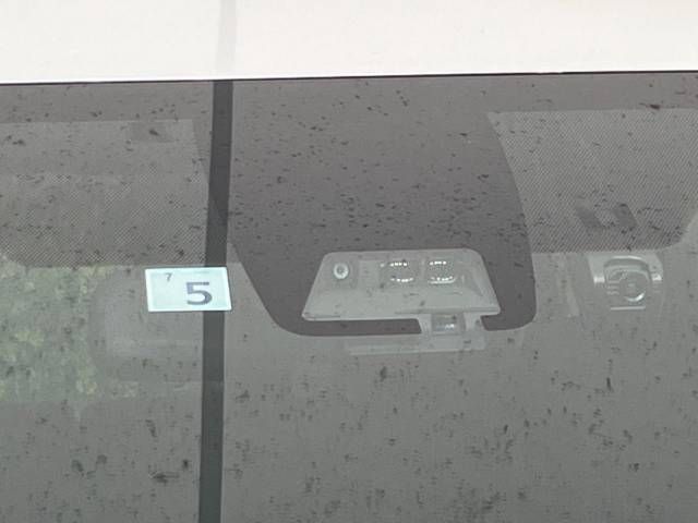 Toyota VOXY 2018-05 11696-4