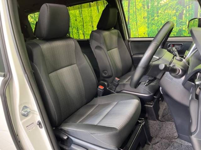 Toyota VOXY 2018-05 11696-8