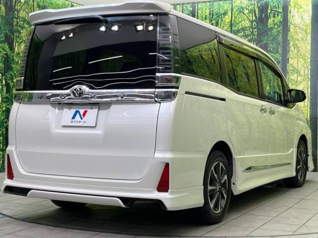 Toyota VOXY 2018-05 11696-18
