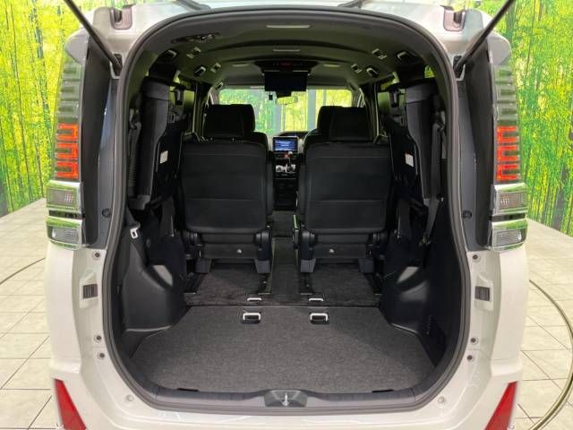 Toyota VOXY 2018-05 11696-11