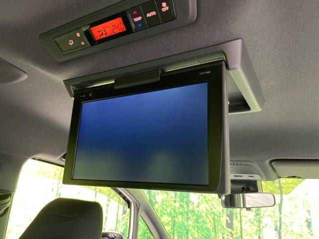 Toyota VOXY 2018-05 11696-3