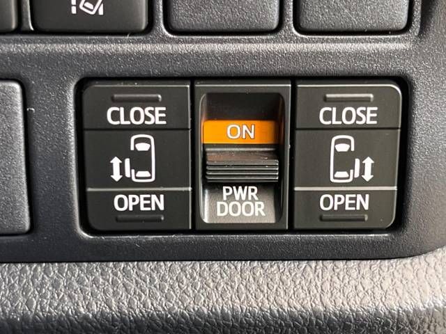 Toyota VOXY 2018-05 11696-7
