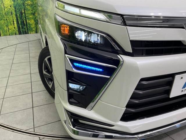 Toyota VOXY 2018-05 11696-13