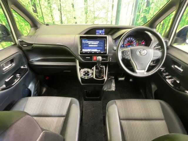 Toyota VOXY 2018-05 11696-1