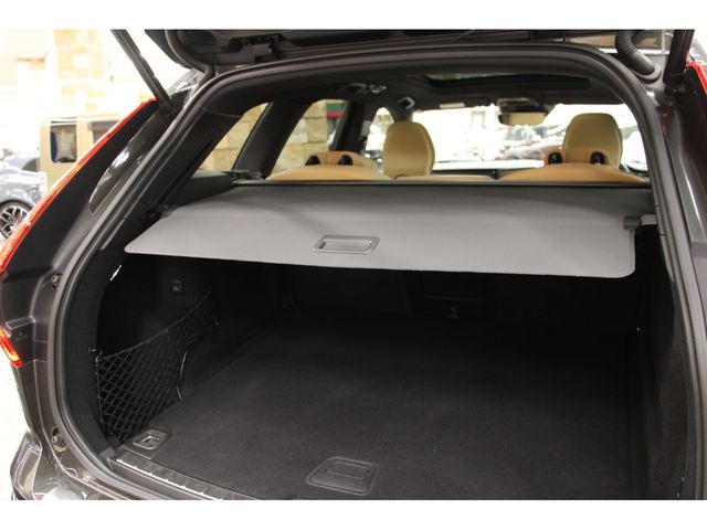 Volvo XC60 2019-08 9115-27