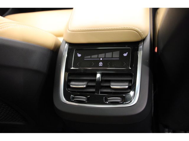 Volvo XC60 2019-08 9115-17