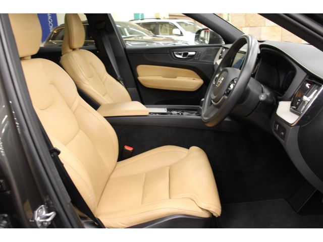 Volvo XC60 2019-08 9115-18