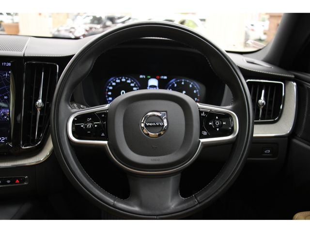 Volvo XC60 2019-08 9115-16