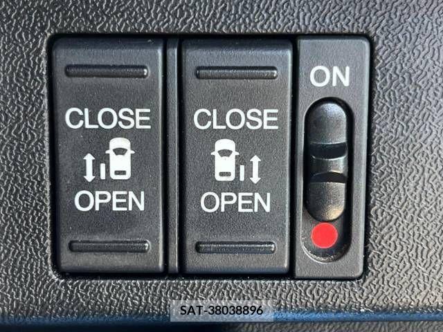 Honda e 2015-07 330811-7