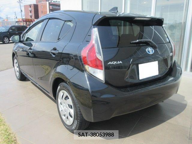 Toyota AQUA 2015-02 260389-3
