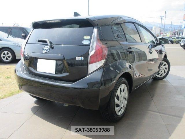 Toyota AQUA 2015-02 260389-1