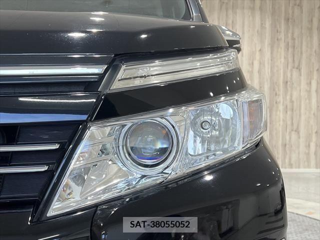 Toyota VOXY 2015-12 291118-9