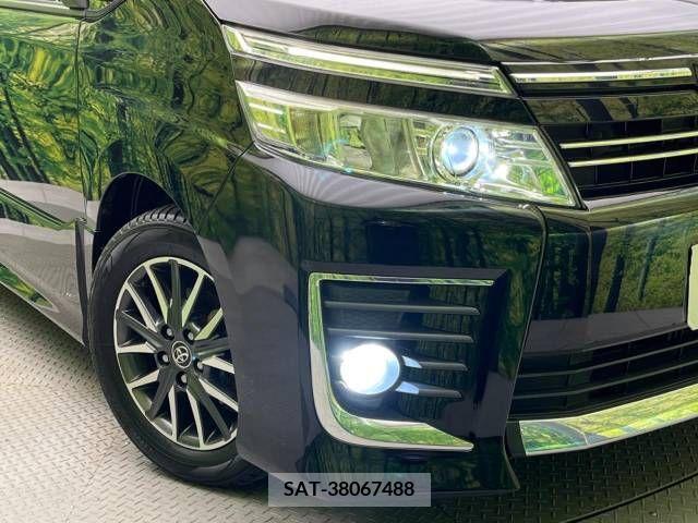 Toyota VOXY 2015-07 381675-11