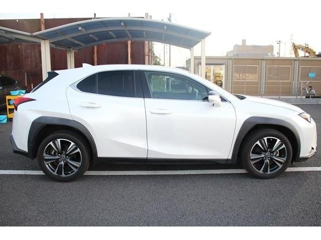 Lexus UX 2019-07 23506-9