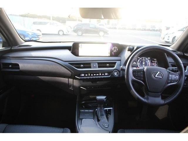 Lexus UX 2019-07 23506-15