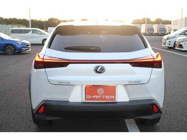 Lexus UX 2019-07 23506-8