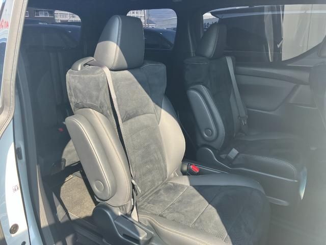 Toyota VELLFIRE 2023-01 181927-26