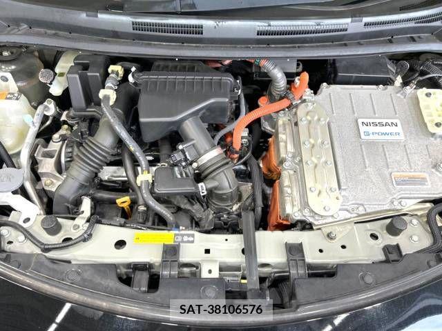 Nissan NOTE 2018-11 365371-18