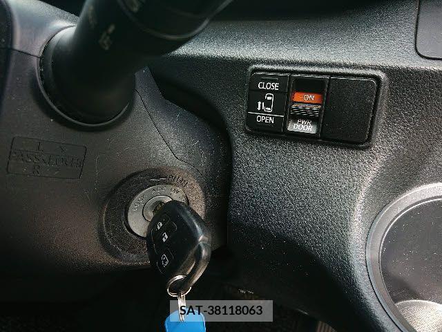 Toyota SIENTA 2017-09 345927-16