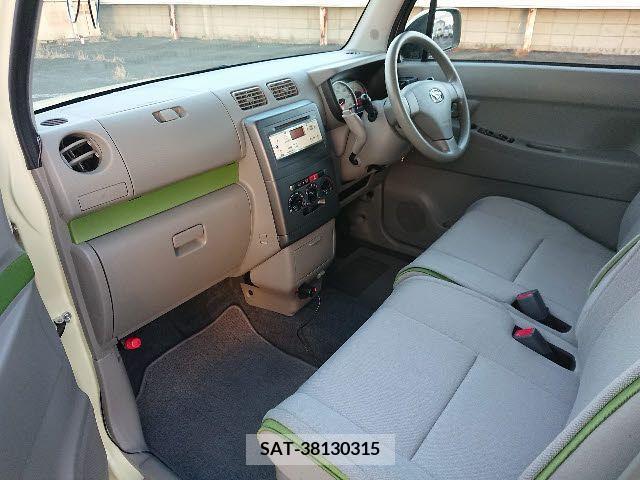 Daihatsu MOVE CONTE 2014-12 204595-18