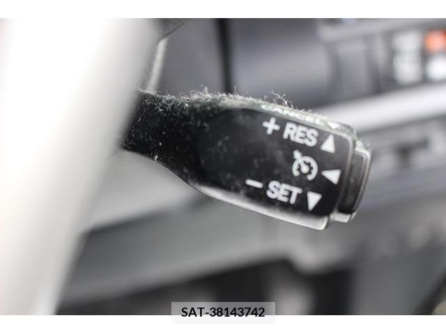 Toyota VOXY 2017-09 289174-4