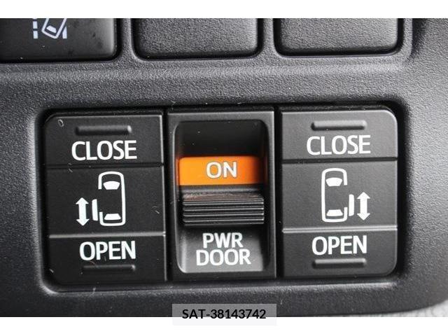 Toyota VOXY 2017-09 289174-2
