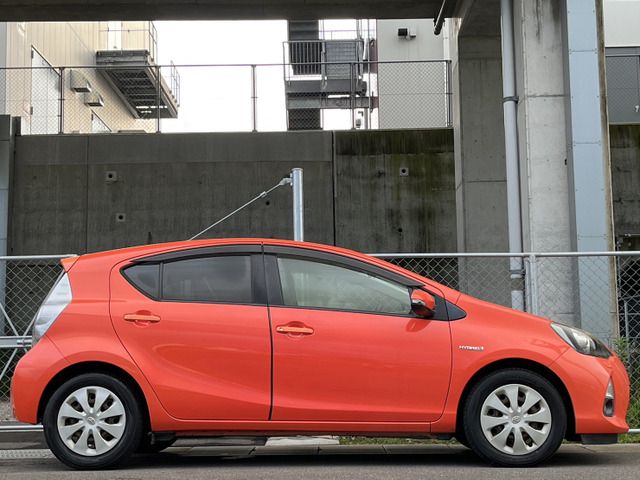 Toyota AQUA 2012-03 7748-6
