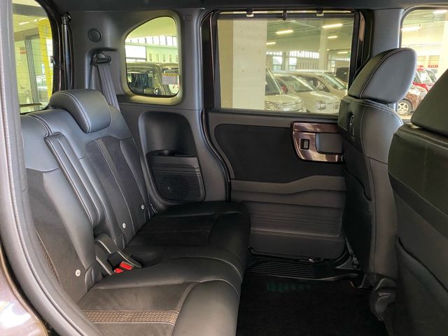 Honda N BOX CUSTOM 2018-03 8163-19