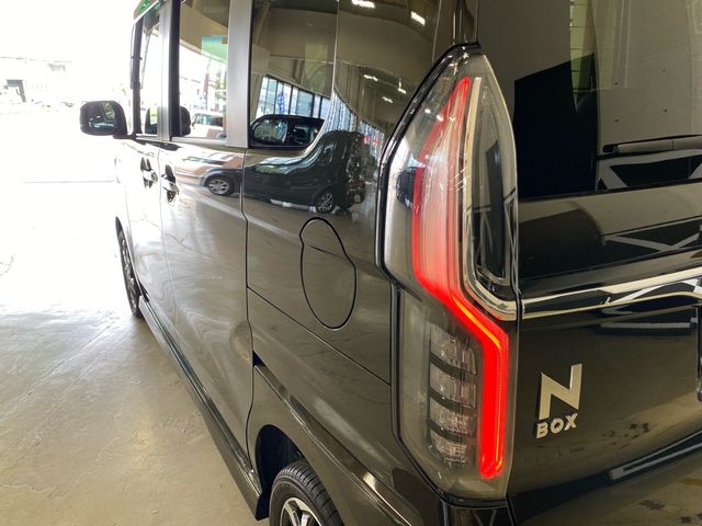 Honda N BOX CUSTOM 2018-03 8163-27