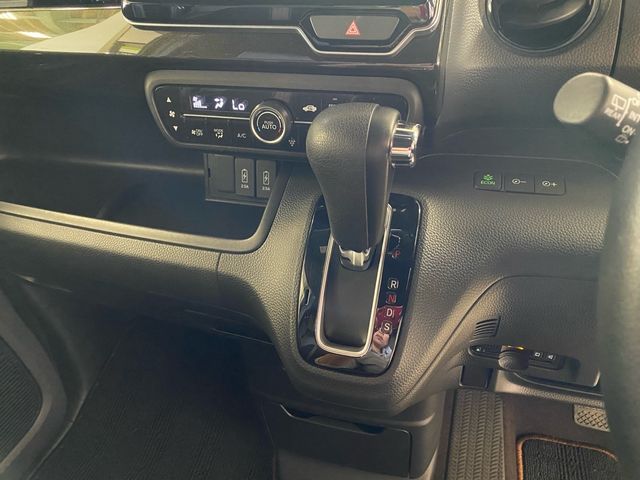 Honda N BOX CUSTOM 2018-03 8163-12