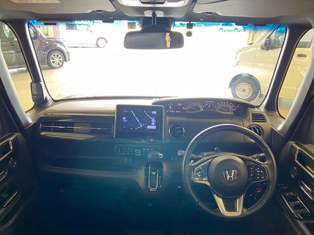 Honda N BOX CUSTOM 2018-03 8163-1