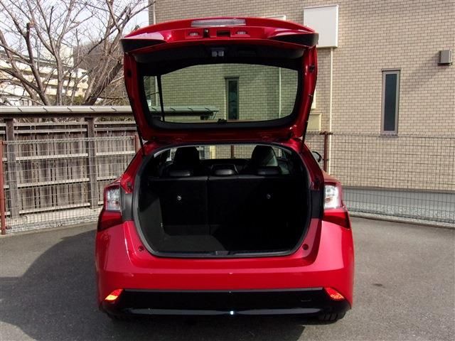 Toyota PRIUS 2020-01 1891-12