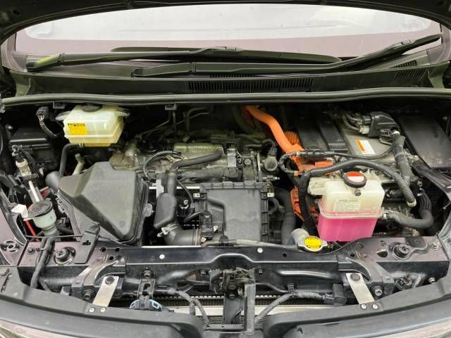 Toyota VOXY HYBRID 2015-06 28375-18