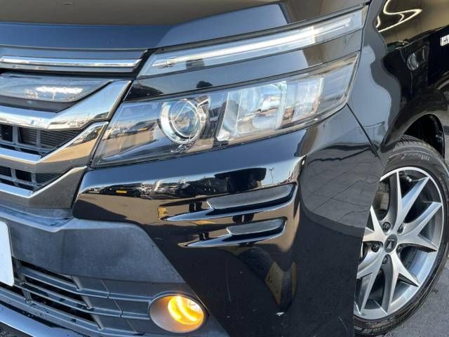 Toyota VOXY HYBRID 2015-06 28375-12