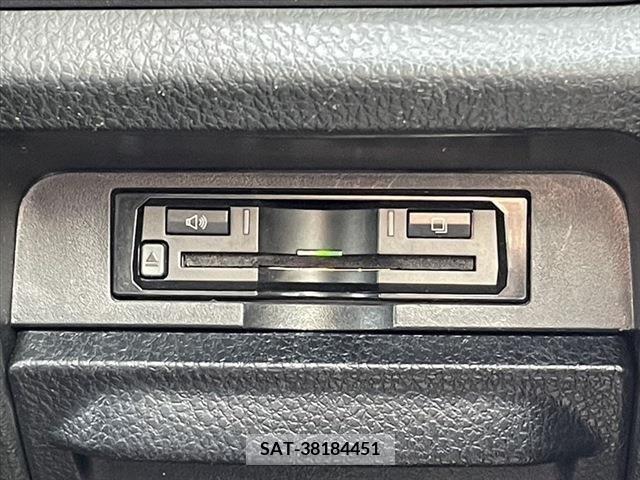 Toyota ESQUIRE 2015-04 321429-7