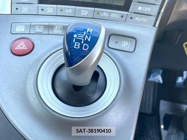 Toyota PRIUS 2013-10 322043-19