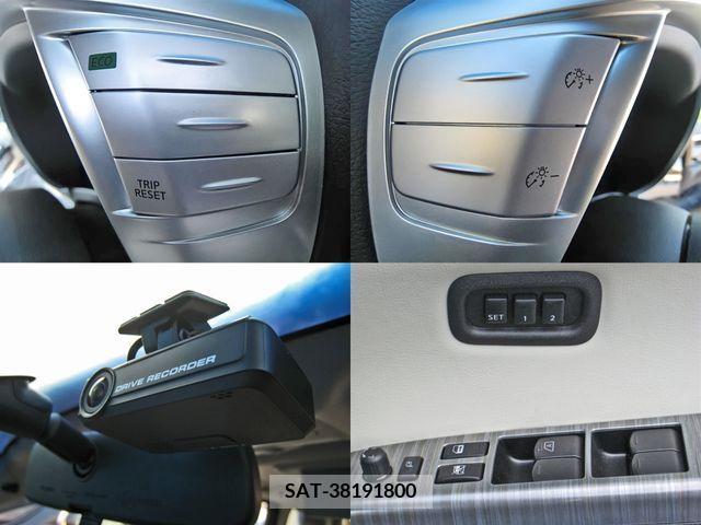 Nissan ELGRAND 2017-10 297129-19