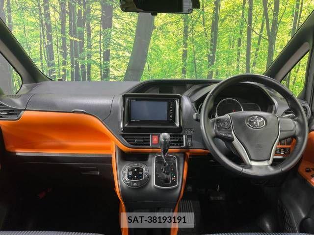 Toyota VOXY 2014-02 289308-1