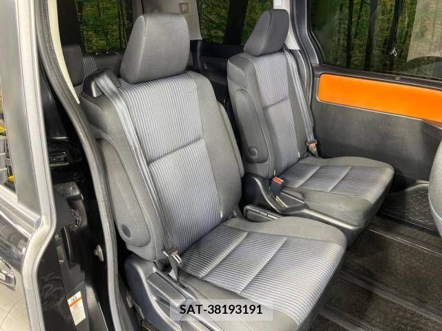 Toyota VOXY 2014-02 289308-9