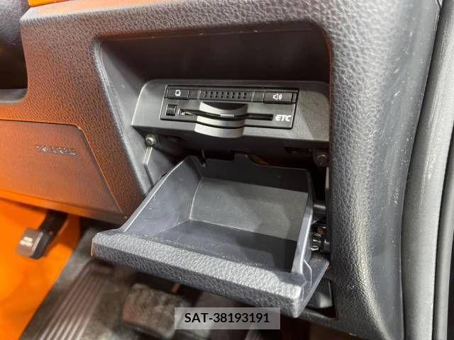 Toyota VOXY 2014-02 289308-7