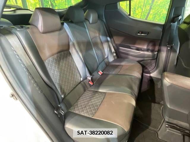Toyota C-HR 2017-05 357828-10
