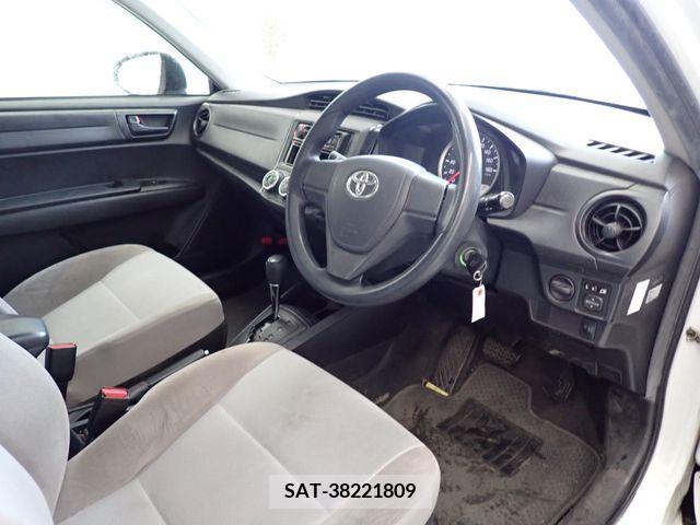 Toyota COROLLA AXIO 2016-02 214031-1