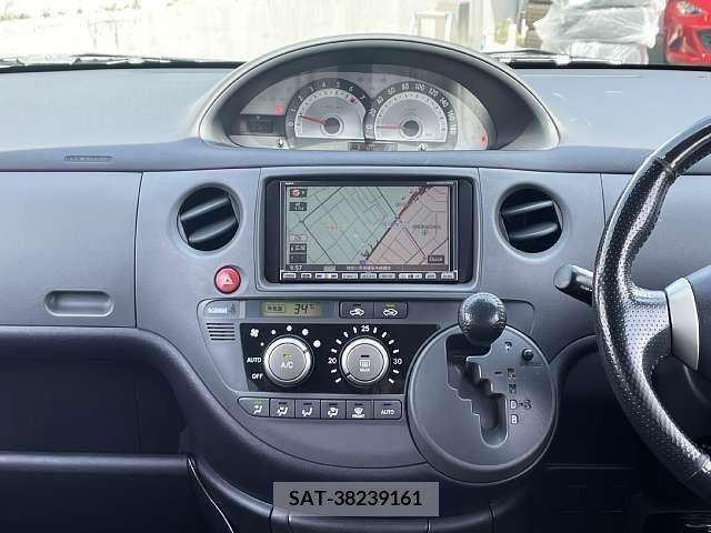 Toyota SIENTA 2013-07 348995-5