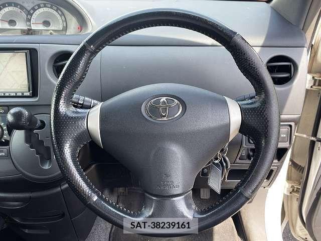 Toyota SIENTA 2013-07 348995-4