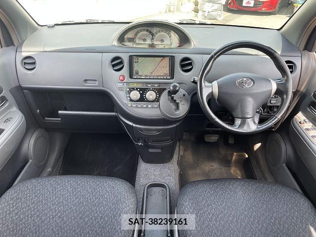 Toyota SIENTA 2013-07 348995-1
